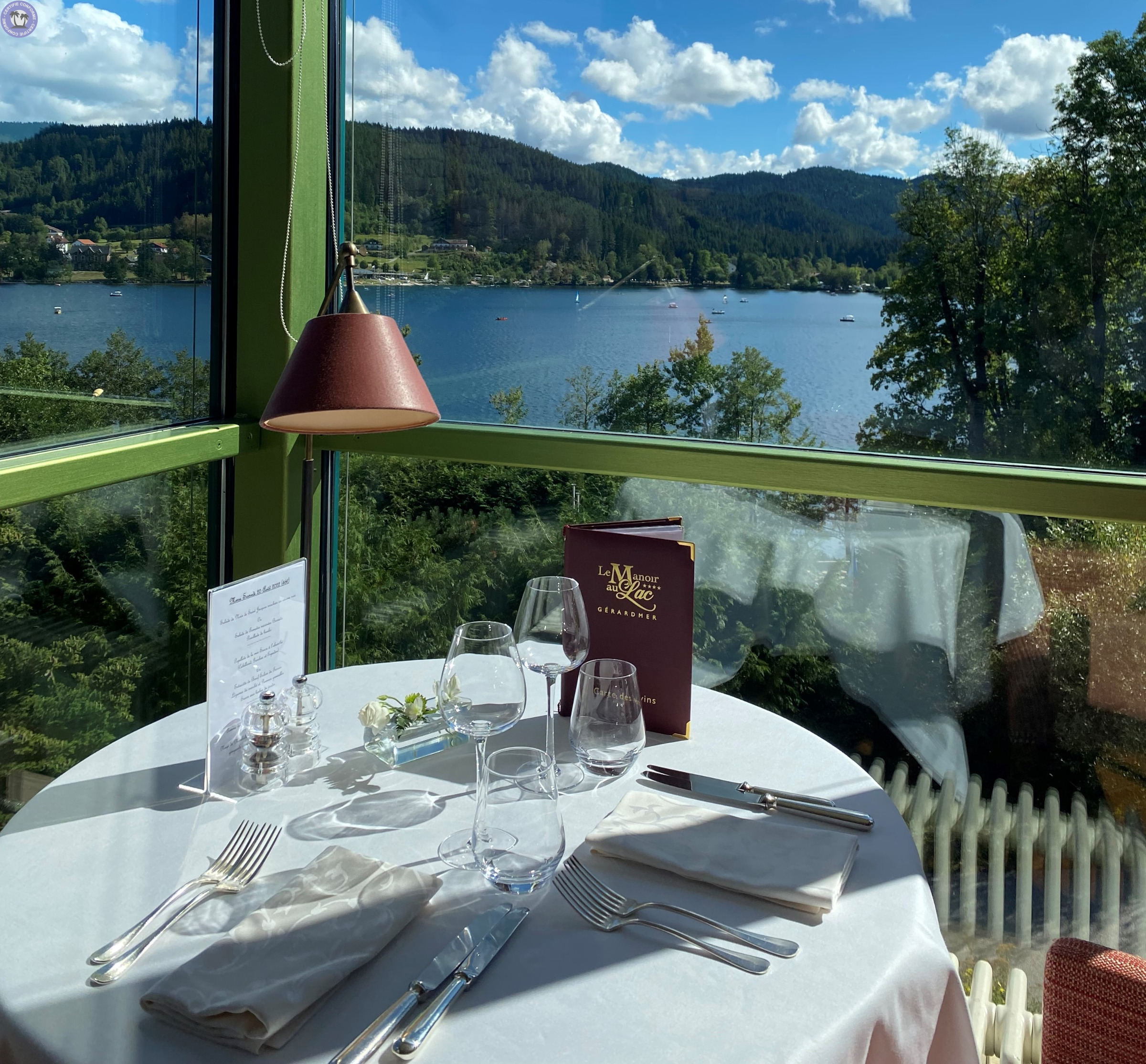 hotellerie-grand-est-vosges-une-vue-incroyable-sur-le-lac-de-gerardmer18212228293439697178.jpg