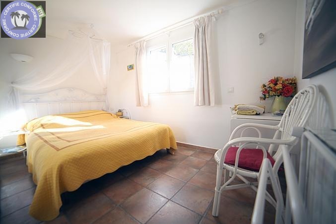 gites-amp-chambres-d-hotes-provence-alpes-cote-d-azur-var-b-amp-b-le-clos-des-vignes-saint-raphael-var0223540414552565866.jpg