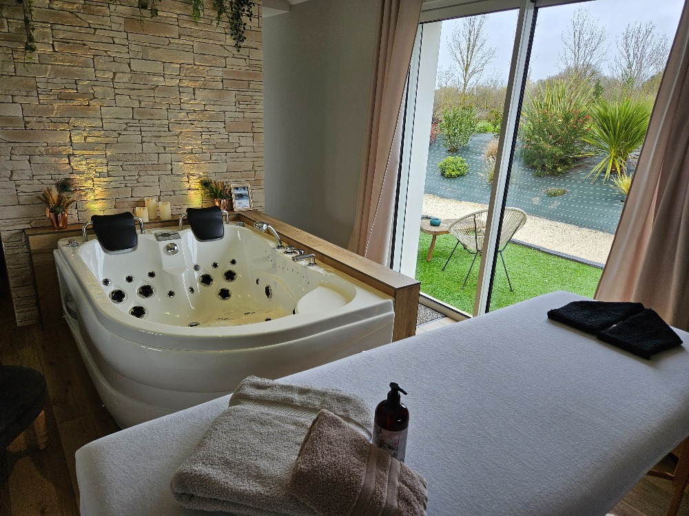 gites-amp-chambres-d-hotes-pays-de-la-loire-vendee-maison-du-pecheur-jacuzzi9132328414653717677.jpg